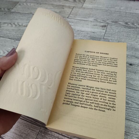 Deceive Not My Heart by Shirlee Busbee 1984 Avon First‎ Print Paperback Romance - Picture 3 of 11